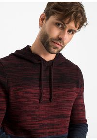 bonprix - Sweter z cienkiej dzianiny z kapturem. Typ kołnierza: kaptur. Kolor: czerwony. Materiał: dzianina, bawełna. Wzór: melanż #3