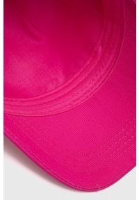 Guess czapka z daszkiem kolor różowy z aplikacją. Kolor: różowy. Wzór: aplikacja #2