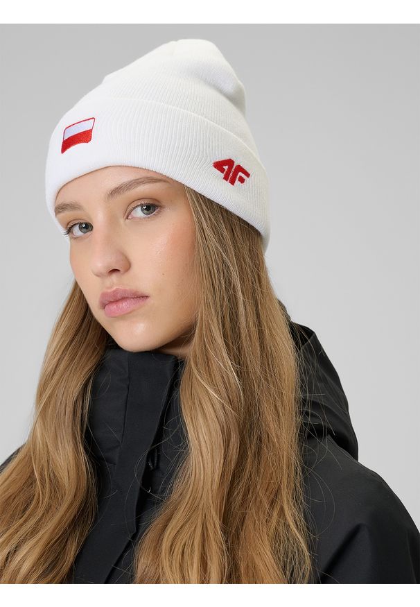 4f - 4F Czapka beanie uniseks - biała Uniwersalny. Kolor: biały. Materiał: dzianina. Sezon: zima. Styl: klasyczny, casual, sportowy