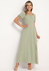 Born2be - Zielona Koktajlowa Sukienka Typu Hiszpanka z Rozcięciem Vikita. Typ kołnierza: dekolt hiszpanka. Kolor: zielony. Długość rękawa: krótki rękaw. Styl: wizytowy #4