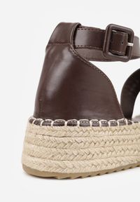 Born2be - Ciemnobrązowe Sandały VICES na Grubej Plecionej Podeszwie Meztora. Okazja: na co dzień. Zapięcie: sprzączka. Kolor: brązowy. Wzór: ażurowy. Sezon: lato. Styl: casual, klasyczny, elegancki #8