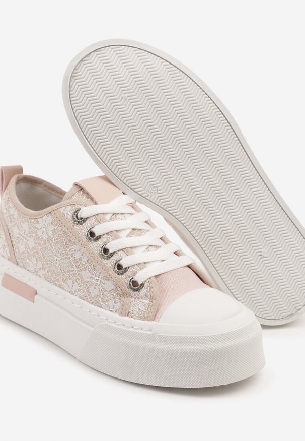 Born2be - Różowe Trampki na Grubej Podeszwie z Haftami Nolaura. Okazja: na co dzień. Kolor: różowy. Materiał: jeans, skóra. Wzór: haft. Styl: casual