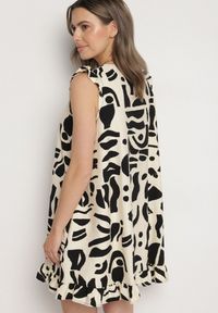 Born2be - Czarna Sukienka o Rozkloszowanym Kroju z Dekoltem w Serek w Abstrakcyjny Wzór Mevondra. Okazja: na co dzień. Typ kołnierza: dekolt w serek. Kolor: czarny. Materiał: skóra, jeans. Długość rękawa: bez rękawów. Styl: casual, elegancki #3