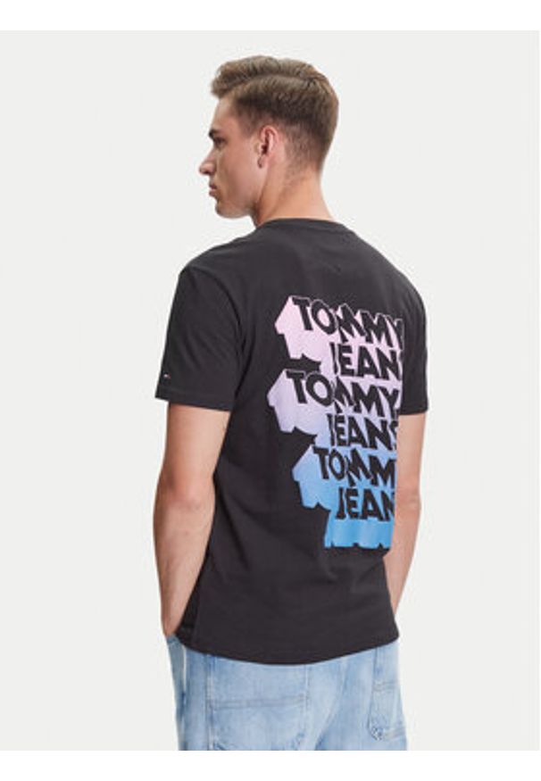 Tommy Jeans T-Shirt Stack Backprint DM0DM21589 Czarny Regular Fit. Kolor: czarny. Materiał: bawełna