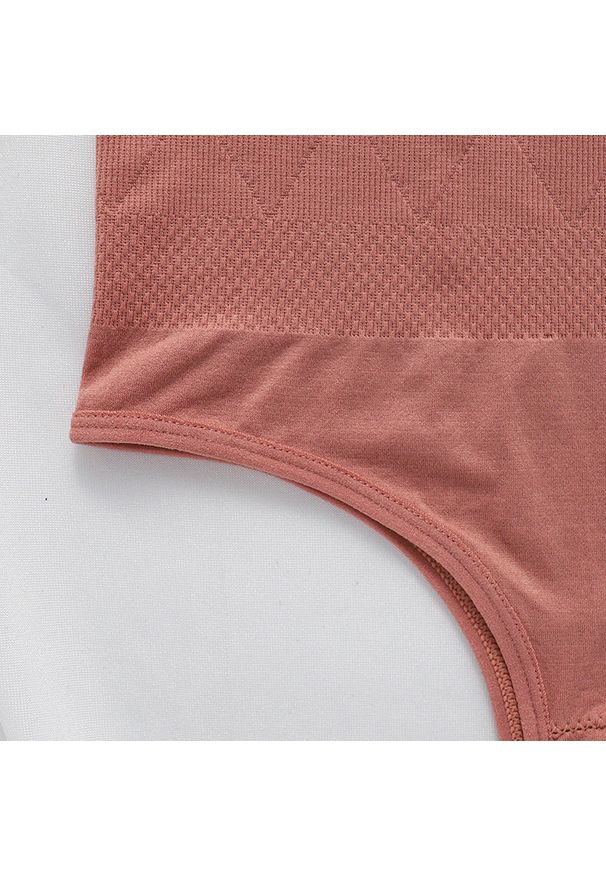 Intica - Majtki modelujące z wysokim stanem dla lepszego kształtu sylwetki Gritje. Stan: podwyższony. Kolor: beżowy. Materiał: materiał