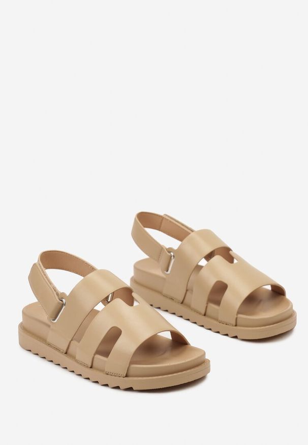 Renee - Ciemnobeżowe Sandały na Rzepy z Ekoskóry z Wycięciami Quimpe. Okazja: na co dzień. Zapięcie: rzepy. Kolor: beżowy. Materiał: len. Sezon: lato. Styl: elegancki, casual