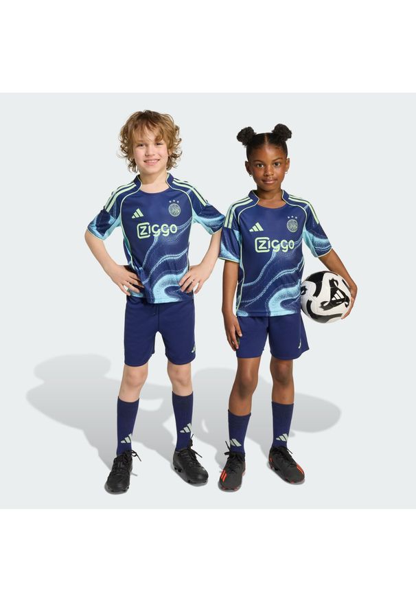Adidas - Dziecięcy zestaw wyjazdowy Ajax Amsterdam 25/26. Kolor: niebieski. Sport: piłka nożna
