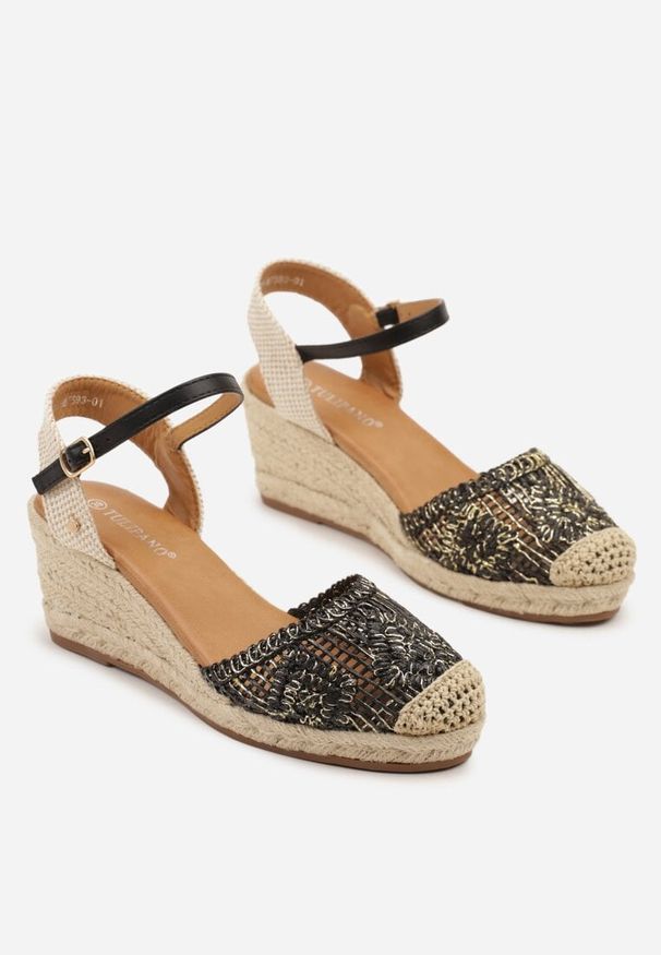 Renee - Czarne Sandały Boho z Ażurową Cholewką na Plecionym Koturnie Tenavinea. Okazja: na co dzień. Kolor: czarny. Wzór: ażurowy. Obcas: na koturnie. Styl: boho
