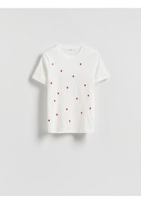 Reserved - T-shirt z haftem - biały. Kolor: biały. Materiał: bawełna. Wzór: haft
