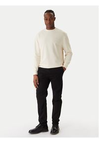 Guess Jeans Chinosy M4YB33 WGB5A Czarny Regular Fit. Kolor: czarny. Materiał: bawełna #4