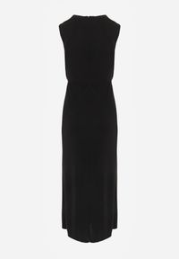 Renee - Czarna Koktajlowa Sukienka Taliowana z Marszczeniami i Metaliczną Ozdobą Zellnixi. Kolor: czarny. Wzór: aplikacja. Styl: wizytowy #7