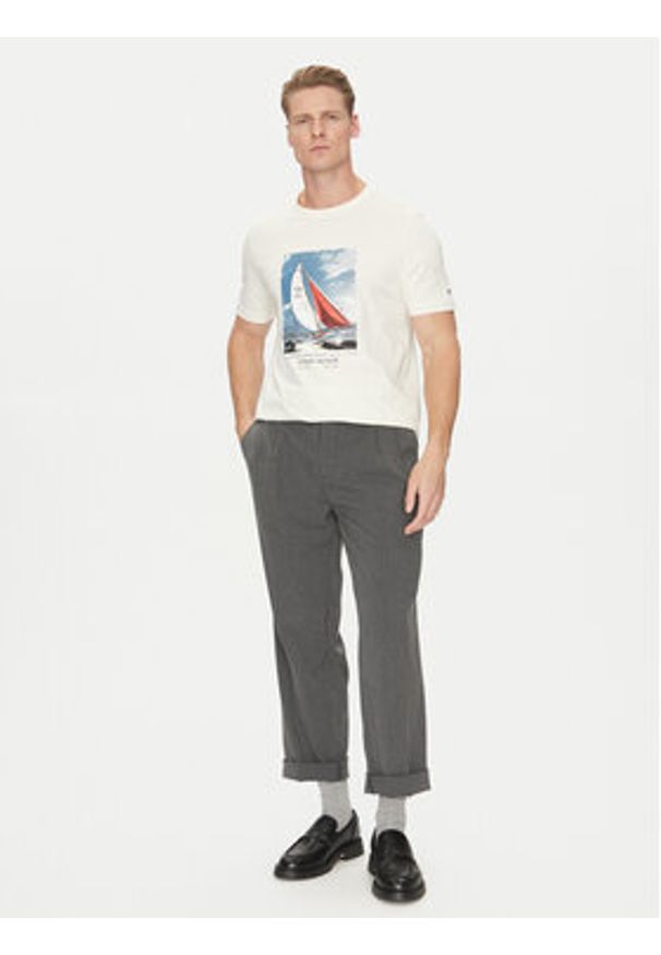 TOMMY HILFIGER - Tommy Hilfiger T-Shirt Color Photo Print MW0MW38615 Beżowy Regular Fit. Kolor: beżowy. Materiał: bawełna. Wzór: nadruk