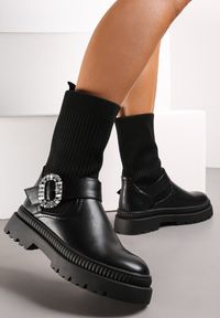 Born2be - Czarne Wsuwane Botki Workery z Kryształkami i Elastyczną Cholewką z Dzianiny Vutuma. Okazja: na co dzień. Zapięcie: bez zapięcia. Kolor: czarny. Materiał: dzianina. Szerokość cholewki: normalna. Obcas: na obcasie. Styl: wizytowy, klasyczny, elegancki, casual. Wysokość obcasa: średni #5