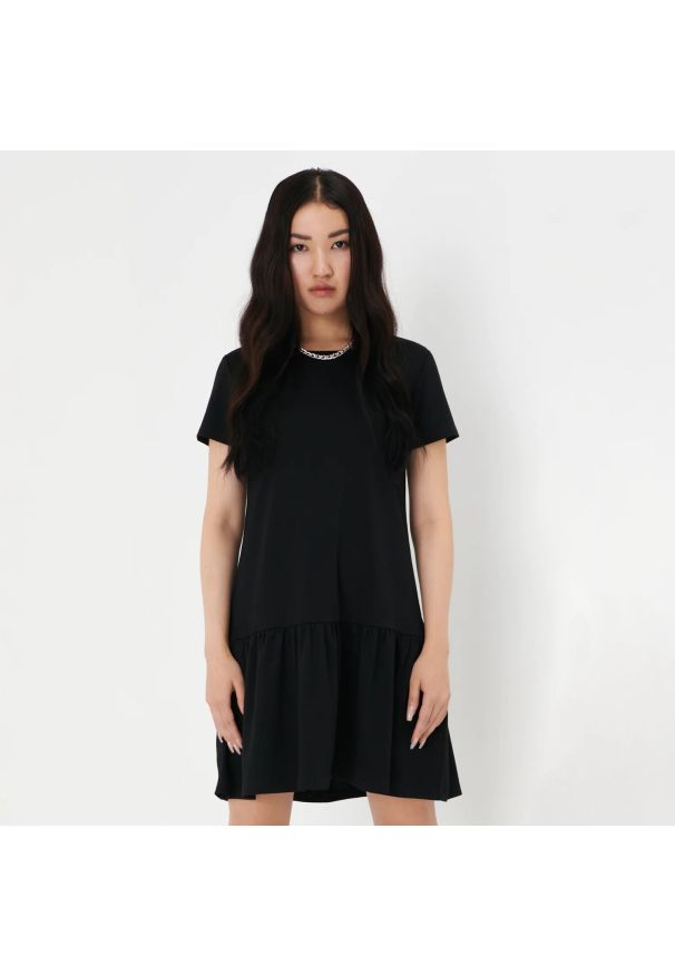 Sinsay - Sukienka mini z marszczeniami - Czarny. Kolor: czarny. Długość: mini