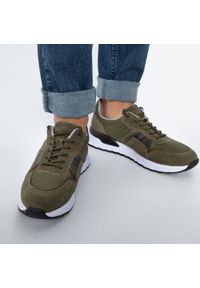 Wittchen - Męskie sneakersy zamszowe z elastycznymi wstawkami zielone. Okazja: na co dzień. Nosek buta: okrągły. Kolor: zielony. Materiał: zamsz, skóra. Sport: turystyka piesza #8