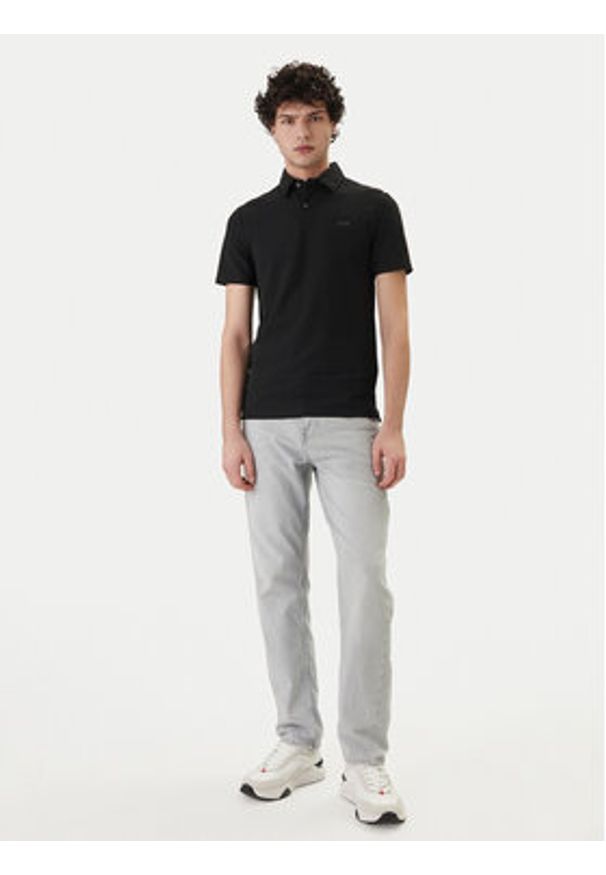 Guess Polo M6RP02 KD202 Czarny Slim Fit. Typ kołnierza: polo. Kolor: czarny. Materiał: syntetyk