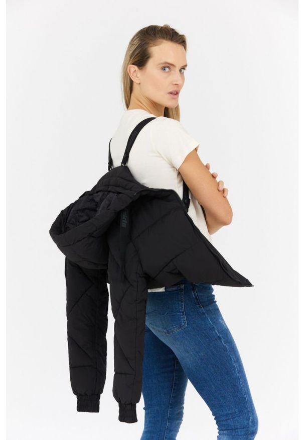 Invicta - INVICTA Czarna puchowa kurtka damska Isidore z kapturem, Rozmiar L. Typ kołnierza: kaptur. Kolor: czarny. Materiał: puch