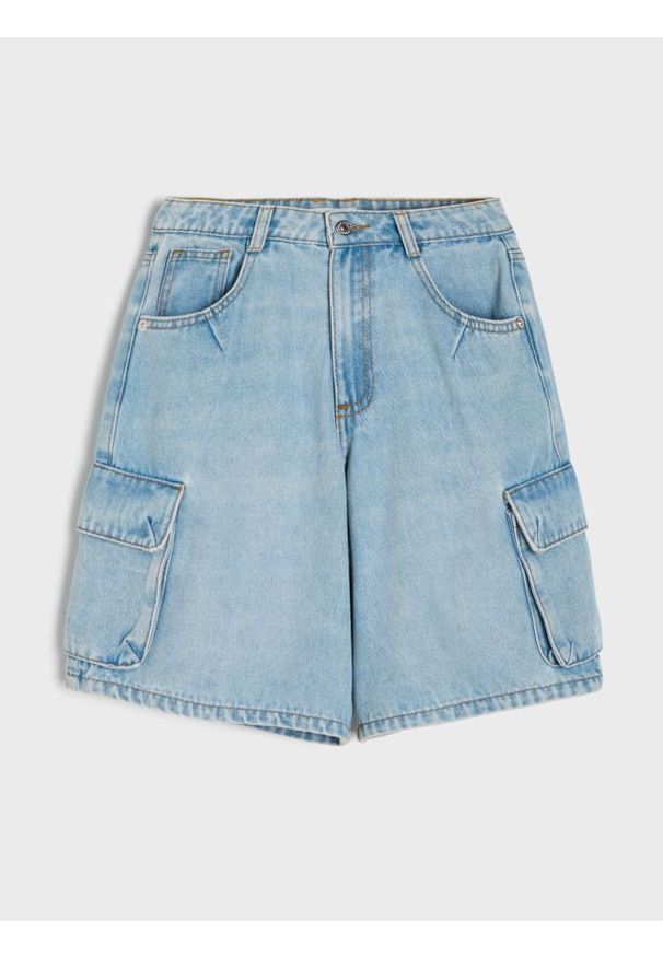 Sinsay - Luźne szorty cargo z efektem sprania - niebieski. Kolor: niebieski