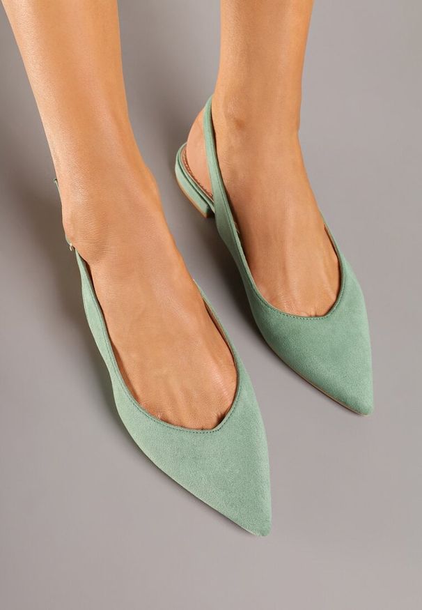 Born2be - Jasnozielone Sandały Vices ze Skórzaną Wkładką i Noskiem w Szpic Anniles. Okazja: na spacer, do pracy, na spotkanie biznesowe. Zapięcie: pasek. Kolor: zielony. Materiał: skóra. Sezon: lato. Obcas: na obcasie. Styl: elegancki, klasyczny, biznesowy. Wysokość obcasa: niski