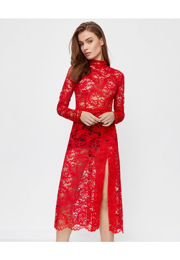 ICON - Czerwona sukienka midi Rich z koronki. Kolor: czerwony. Materiał: koronka. Wzór: koronka. Typ sukienki: dopasowane. Styl: klasyczny. Długość: midi