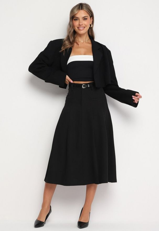 Born2be - Czarna Klasyczna Rozkloszowana Spódnica z Wysokim Stanem Imitacją Kieszeni i Paskiem Ranivia. Okazja: na co dzień. Stan: podwyższony. Kolor: czarny. Styl: klasyczny