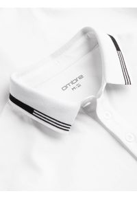 Ombre Clothing - Męska koszulka polo z elastanem z kontrastowymi elementami - biała V1. Okazja: do pracy, na co dzień. Typ kołnierza: polo. Kolor: biały. Materiał: elastan. Wzór: haft, paski. Styl: klasyczny, sportowy, casual #10
