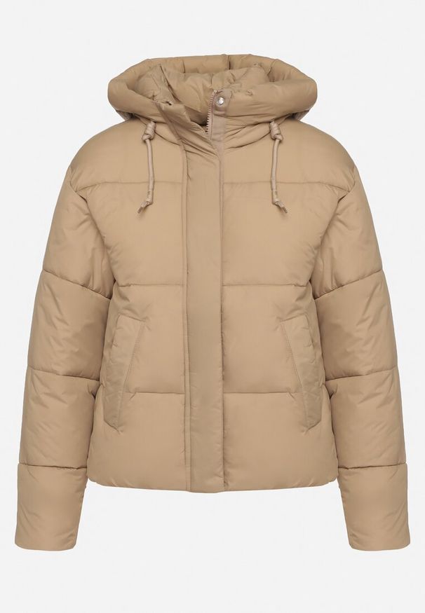 Born2be - Ciemnobeżowa Pikowana Kurtka Puffer z Kapturem Miviera. Okazja: na spacer, na co dzień. Typ kołnierza: kaptur. Kolor: beżowy. Materiał: dzianina, jeans. Sezon: zima. Styl: casual
