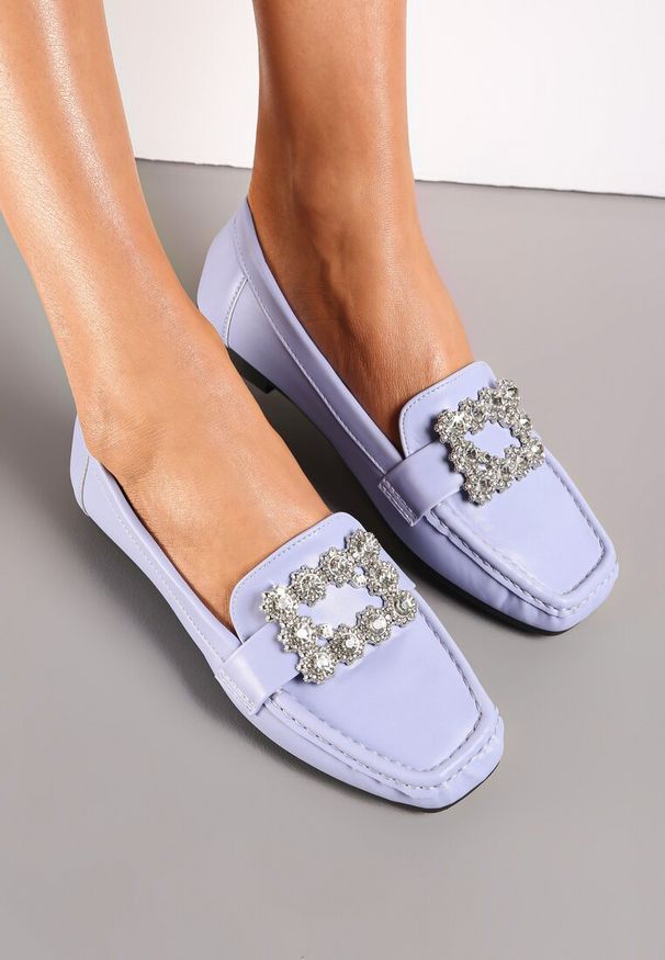 Renee - Fioletowe Płaskie Mokasyny z Kwadratowym Noskiem Ozdobionym Kryształkami Celeshta. Kolor: fioletowy. Wzór: aplikacja. Styl: elegancki