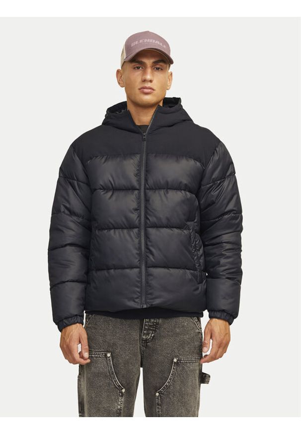 Jack & Jones Kurtka zimowa Moon 12256882 Czarny Regular Fit. Kolor: czarny. Materiał: syntetyk. Sezon: zima