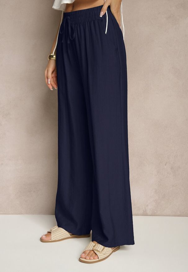 Renee - Granatowe Szerokie Spodnie High Waist z Wiskozy z Gumką w Talii Lannalie. Okazja: na co dzień. Stan: podwyższony. Kolor: niebieski. Materiał: wiskoza. Styl: elegancki, casual