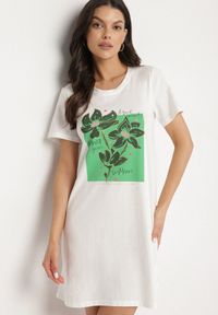Born2be - Biała Bawełniana Sukienka o Kroju Typu T-shirt Zdobiona Nadrukiem Nevolira. Okazja: na co dzień. Kolor: biały. Materiał: bawełna. Wzór: aplikacja, nadruk. Styl: klasyczny, elegancki, casual