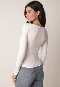 Born2be - Biała Elastyczna Bluzka z Kwadratowym Dekoltem z Wiskozą Doriore. Okazja: na co dzień. Typ kołnierza: dekolt kwadratowy. Kolor: biały. Materiał: wiskoza. Styl: elegancki, klasyczny, casual #5