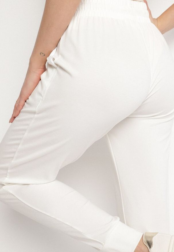 Born2be - Białe Spodnie Dresowe z Wiskozą Wysokim Stanem i Sznurkiem Ellirina. Okazja: na co dzień, na spacer. Stan: podwyższony. Kolor: biały. Materiał: dresówka, wiskoza. Styl: casual