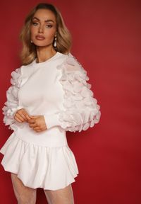Renee - Biały Dzianinowy Sweter z Falbankami na Rękawach Kingto. Typ kołnierza: kołnierz z falbankami. Kolor: biały. Materiał: dzianina #3