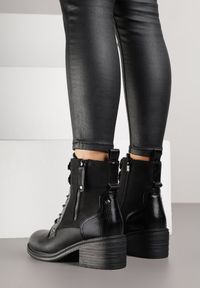 Born2be - Czarne Botki Trzewiki na Klockowym Obcasie Zdobione Suwakiem Salittea. Okazja: do pracy, na co dzień, na spotkanie biznesowe. Kolor: czarny. Materiał: dzianina, jeans. Wzór: aplikacja. Obcas: na obcasie. Styl: casual, elegancki, biznesowy. Wysokość obcasa: średni #4