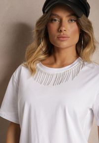 Renee - Biały T-shirt z Bawełny z Krótkim Rękawem i Ozdobnymi Cyrkoniami przy Dekolcie Vilefia. Okazja: na co dzień, do pracy. Kolor: biały. Materiał: bawełna. Długość rękawa: krótki rękaw. Długość: krótkie. Wzór: aplikacja. Styl: elegancki, casual