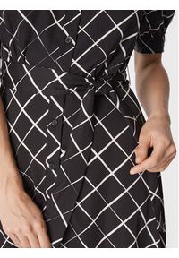 DKNY Sukienka koszulowa DD2GD123 Czarny Regular Fit. Kolor: czarny. Materiał: syntetyk. Typ sukienki: koszulowe