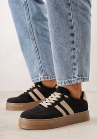 Renee - Czarne Sneakersy na Platformie w Stylu Tenisówek Ozdobione Paskami Ladia. Okazja: na co dzień. Zapięcie: pasek. Kolor: czarny. Materiał: jeans. Wzór: aplikacja. Sezon: wiosna. Obcas: na platformie #4
