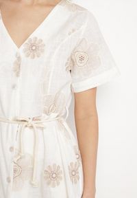 Born2be - Biała Sukienka w Stylu Boho w Haftowane Kwiaty ze Sznurkiem Evionis. Okazja: na co dzień. Typ kołnierza: dekolt w serek. Kolor: biały. Wzór: haft, kwiaty. Styl: boho #5