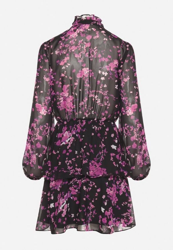 Born2be - Czarno-Fioletowa Rozkloszowana Sukienka Kwiatowa z Falbankami i Gumką w Pasie Zinilda. Okazja: na co dzień. Typ kołnierza: kołnierz z falbankami. Kolor: czarny. Wzór: kwiaty. Typ sukienki: rozkloszowane, proste. Styl: casual, elegancki
