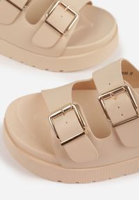 Born2be - Beżowe Klapki na Grubej Podeszwie z Dwoma Klamrami Xenienne. Okazja: na co dzień. Kolor: beżowy. Materiał: jeans. Wzór: ażurowy. Styl: casual, klasyczny #3