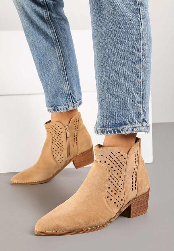 Born2be - Ciemnobeżowe Ażurowe Botki Vices na Obcasie w Stylu Kowbojek Selrith. Okazja: na spacer. Kolor: beżowy. Materiał: jeans. Wzór: ażurowy. Obcas: na obcasie. Wysokość obcasa: średni