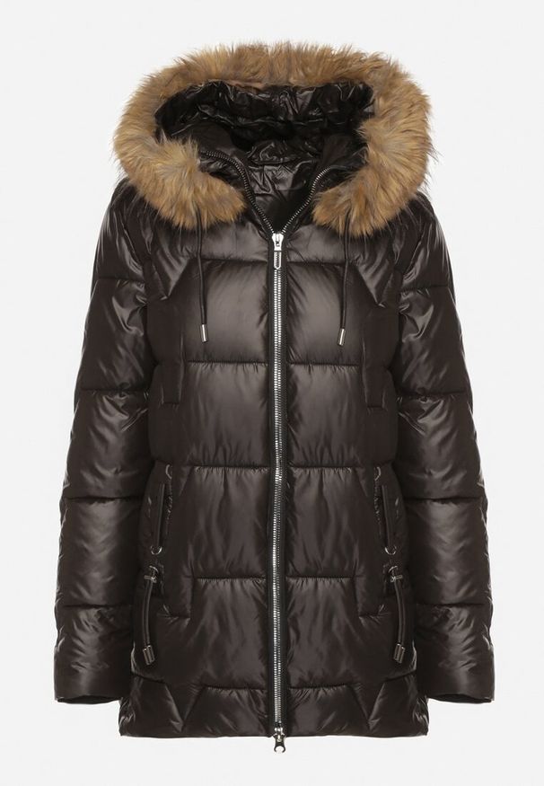 Born2be - Czarna Pikowana Kurtka z Kapturem z Odpinanym Futerkiem Galiara. Okazja: na co dzień, na spacer. Typ kołnierza: kaptur. Kolor: czarny. Materiał: futro. Styl: casual, elegancki