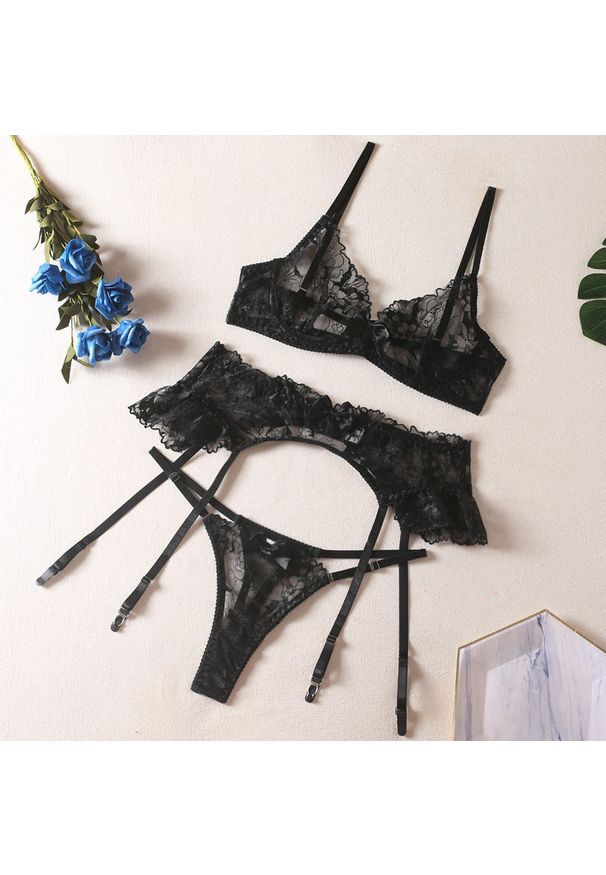 Intica - Komplet haftowanej bielizny na specjalne okazje Pelagheia. Kolor: czarny. Materiał: tkanina, materiał. Wzór: haft