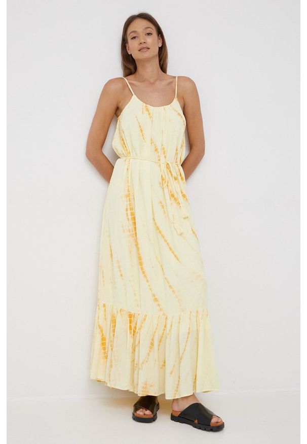 Y.A.S sukienka kolor żółty maxi rozkloszowana. Kolor: żółty. Materiał: tkanina, włókno. Długość rękawa: na ramiączkach. Długość: maxi