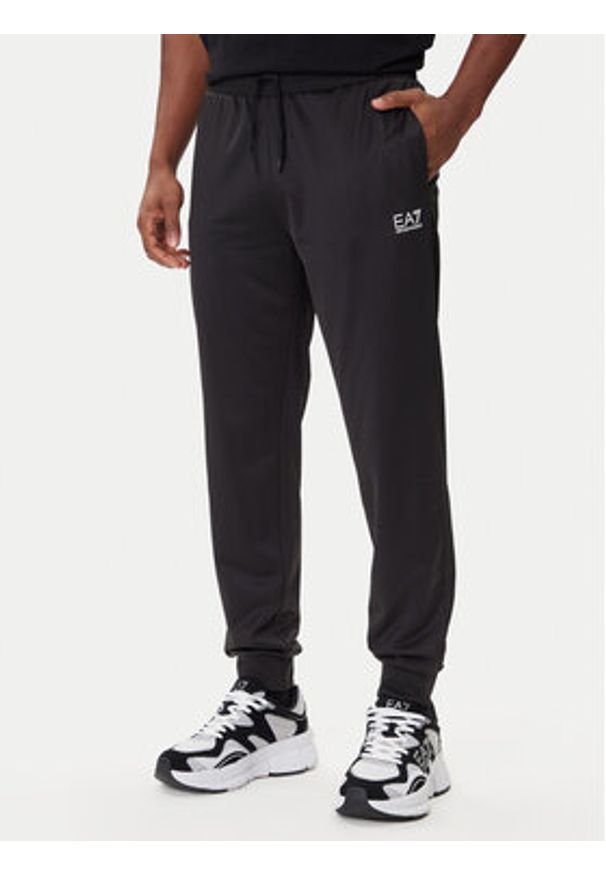 EA7 Emporio Armani Dres 7M000970 AF12449 UC001 Czarny Regular Fit. Kolor: czarny. Materiał: syntetyk