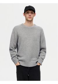 Selected Homme Sweter 16094643 Szary Regular Fit. Kolor: szary. Materiał: syntetyk