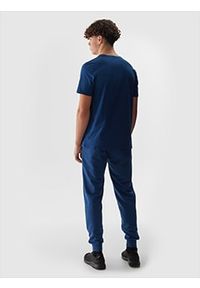 4f - Spodnie dresowe joggery męskie - denim. Kolor: niebieski. Materiał: dresówka, denim. Wzór: ze splotem, jednolity, gładki