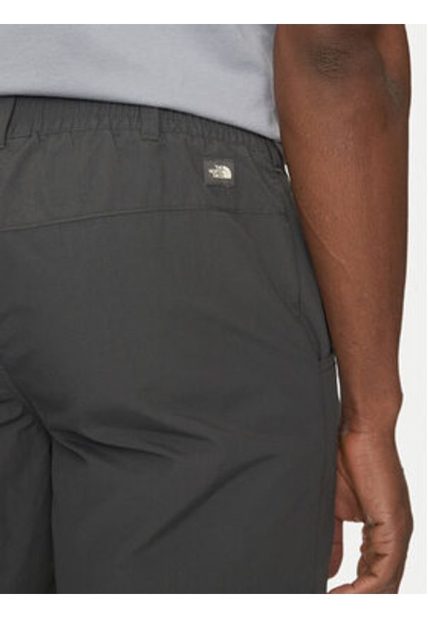 The North Face Szorty sportowe Tanken NF0A2S85 Szary Regular Fit. Kolor: szary. Materiał: syntetyk