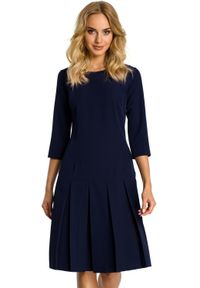 Sukienki.shop - Elegancka sukienka z obniżoną talią i kontrafałdami granatowa. Kolor: niebieski. Materiał: materiał, tkanina, elastan. Wzór: gładki. Styl: elegancki #1